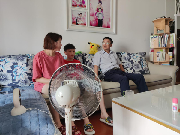 公司党委开展走访慰问