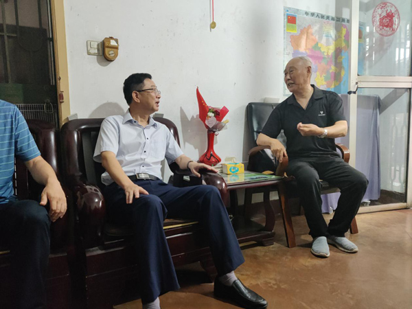 公司党委开展走访慰问