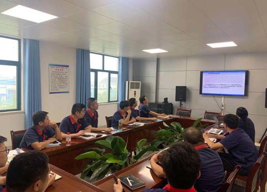 建材威廉希尔召开年中工作会议   