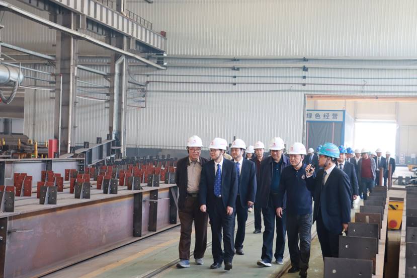 威廉希尔召开重阳节老干部座谈会