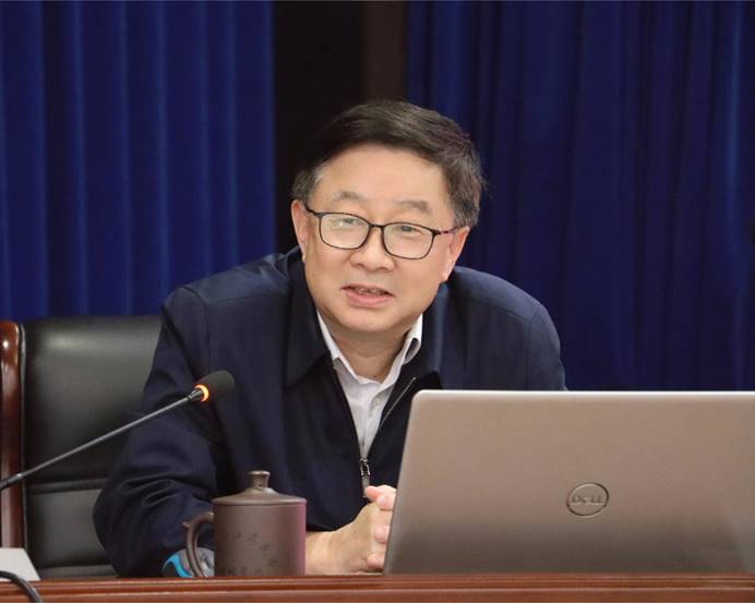 公司举办党委书记讲党课暨“青年大讲堂”第一期